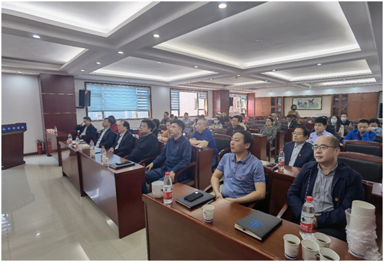 恒信彩建设组织集中收看党的二十大开幕会并开展党委理论学习中心组专题学习